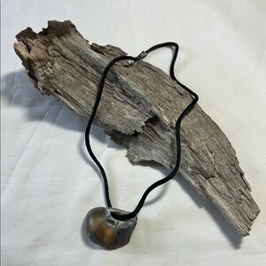 Elegant Black and Brown Jersey Shore Shell Pendant Necklace